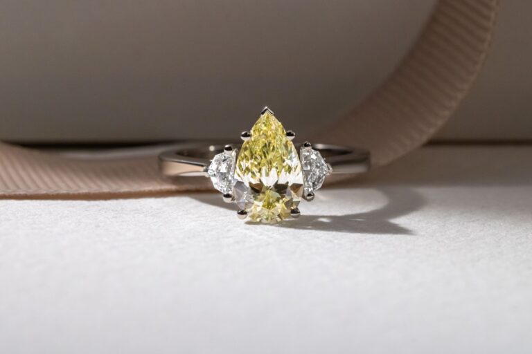 Discover our Fancy yellow lab grown diamonds: dazzling elegance 