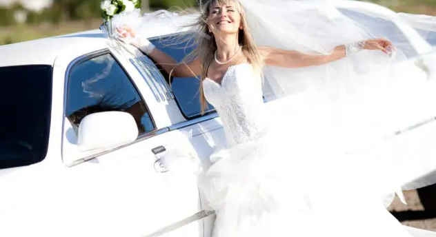 7 Benefits of Hiring a Niagara Falls Limo for Your Wedding 